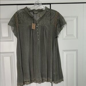 POL Boho Style Antique Green Lace Detail Blouse. Women’s L